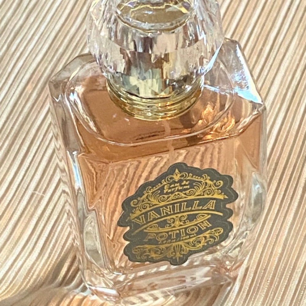 Tru Fragrance Vanilla Potion Spray 3.4 fl oz. - Picture 2 of 3